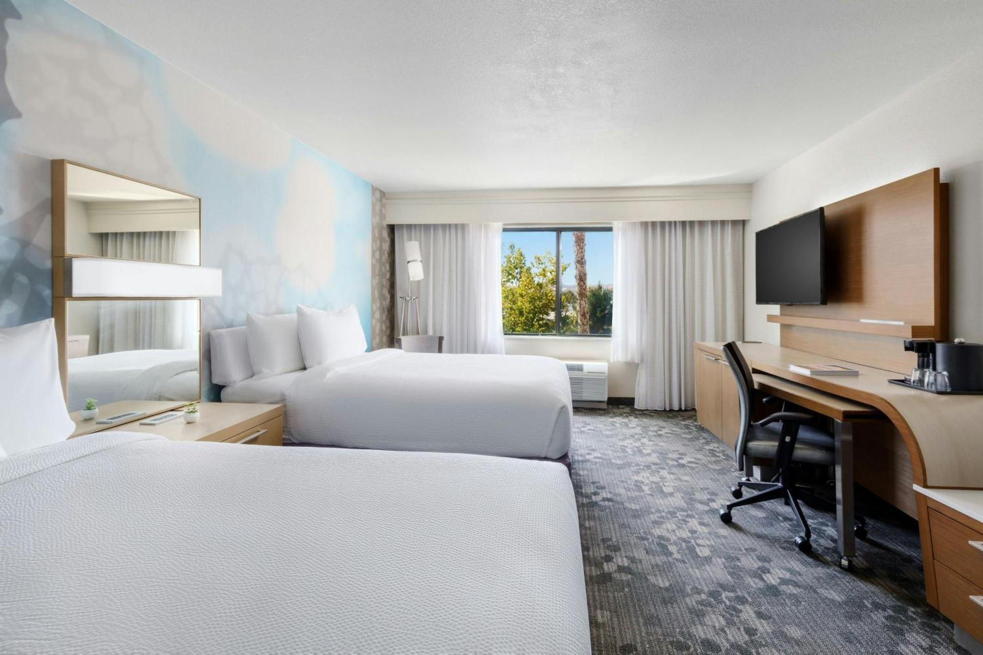 Courtyard By Marriott Palmdale Hotel Ngoại thất bức ảnh